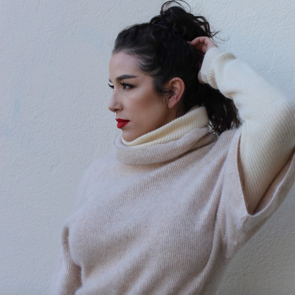 Meet your Posher Mela C! - Picture 2 of 2